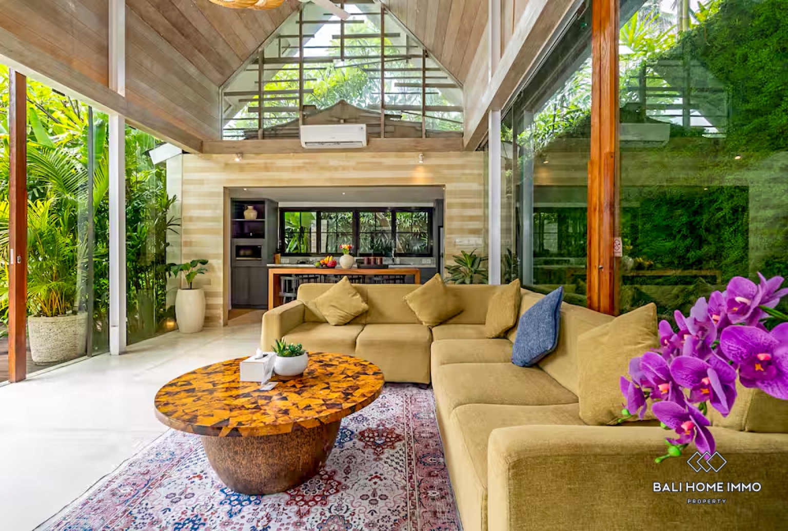 Beautiful 3 Bedrooms villa for yearly rental in Bali Canggu Batu bolong — image 3