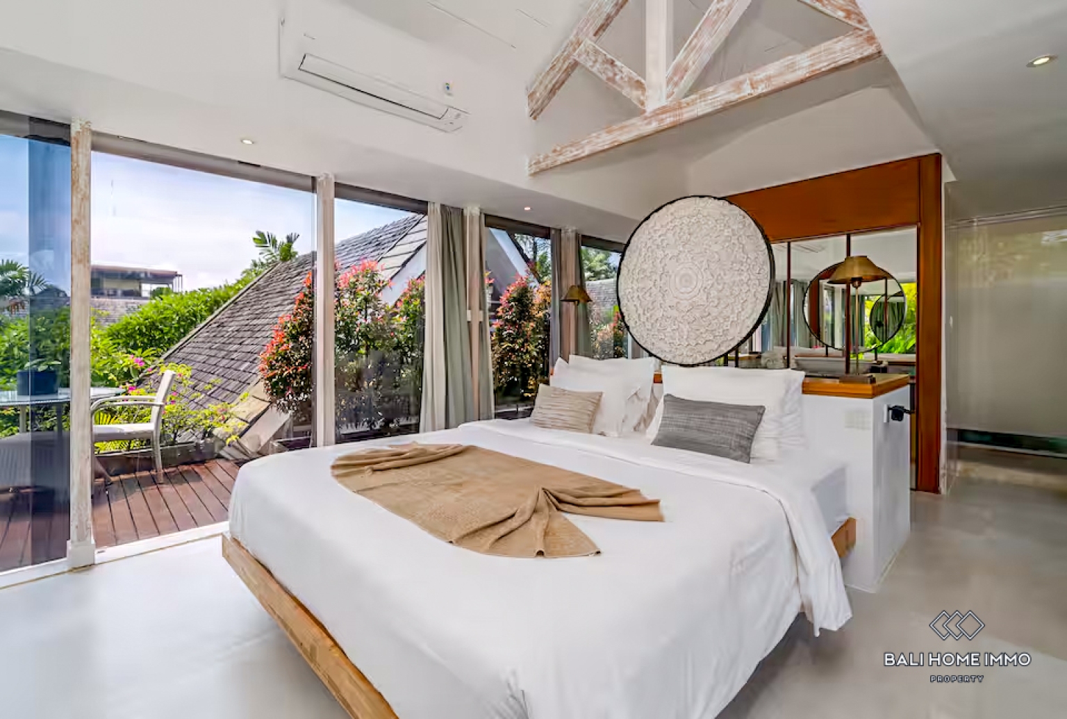 Beautiful 3 Bedrooms villa for yearly rental in Bali Canggu Batu bolong — image 10