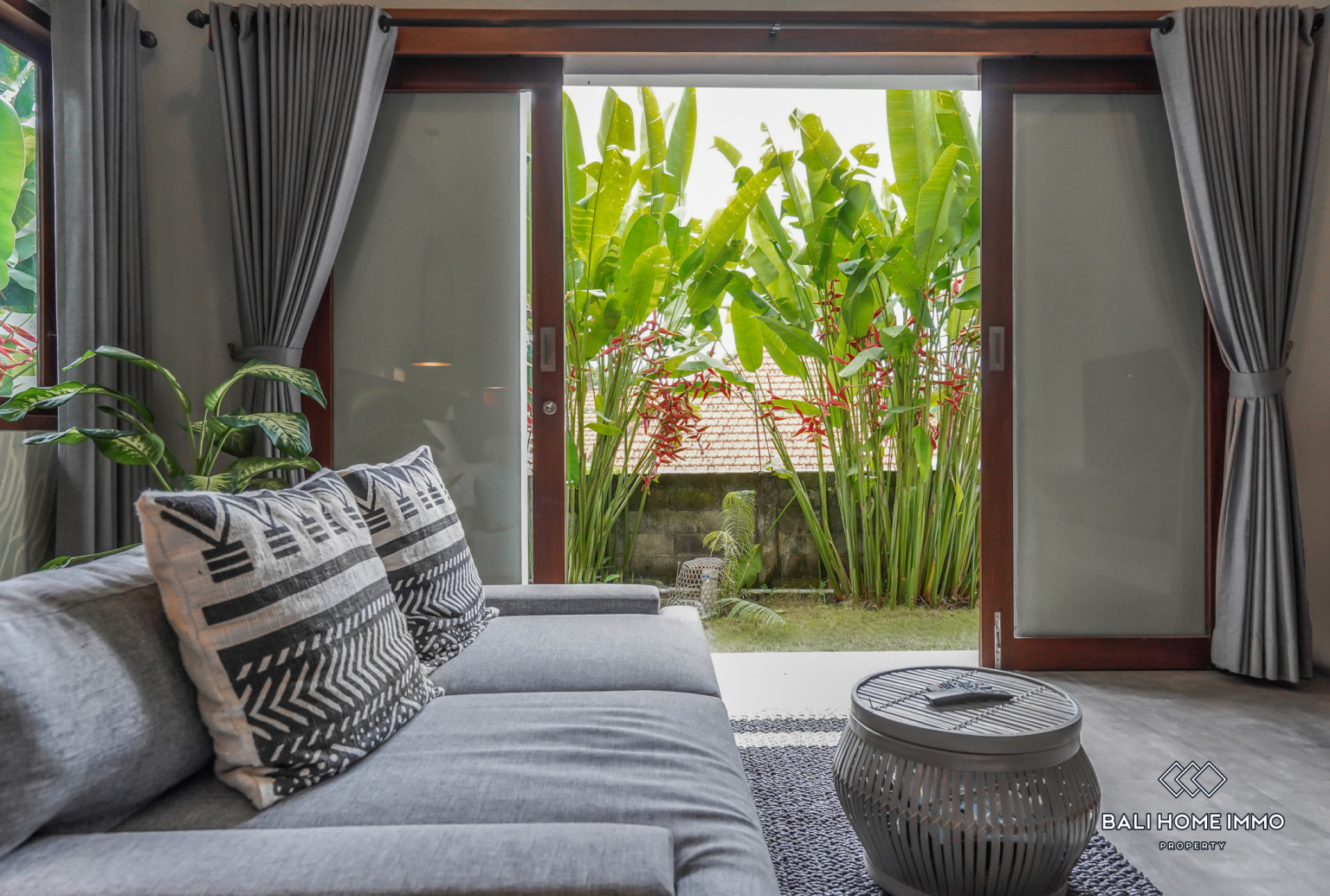 Beautiful 3 bedrooms villa for yearly rental in Bali - Canggu Padang linjong — image 3