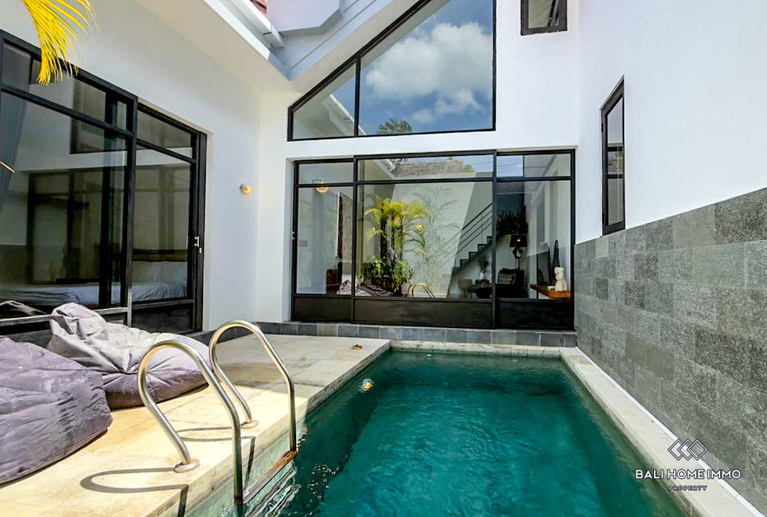 Beautiful 3 Bedrooms villa for Yearly rental in Bali Near Umalas and Berawa