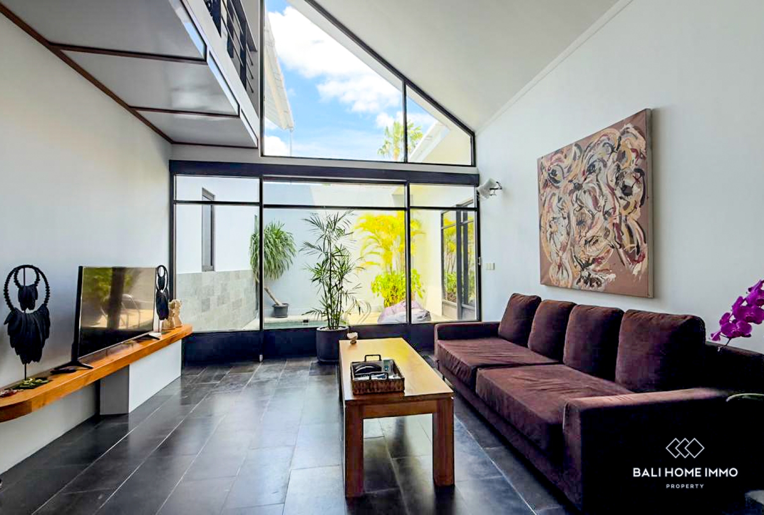 Beautiful 3 Bedrooms villa for Yearly rental in Bali Near Umalas and Berawa — image 2