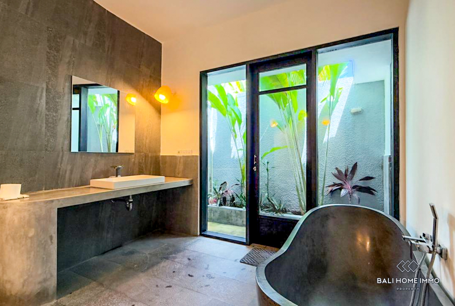 Beautiful 3 Bedrooms villa for Yearly rental in Bali Near Umalas and Berawa — image 19