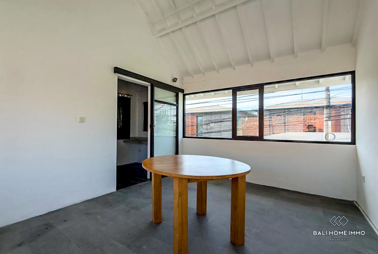 Beautiful 3 Bedrooms villa for Yearly rental in Bali Near Umalas and Berawa — image 11
