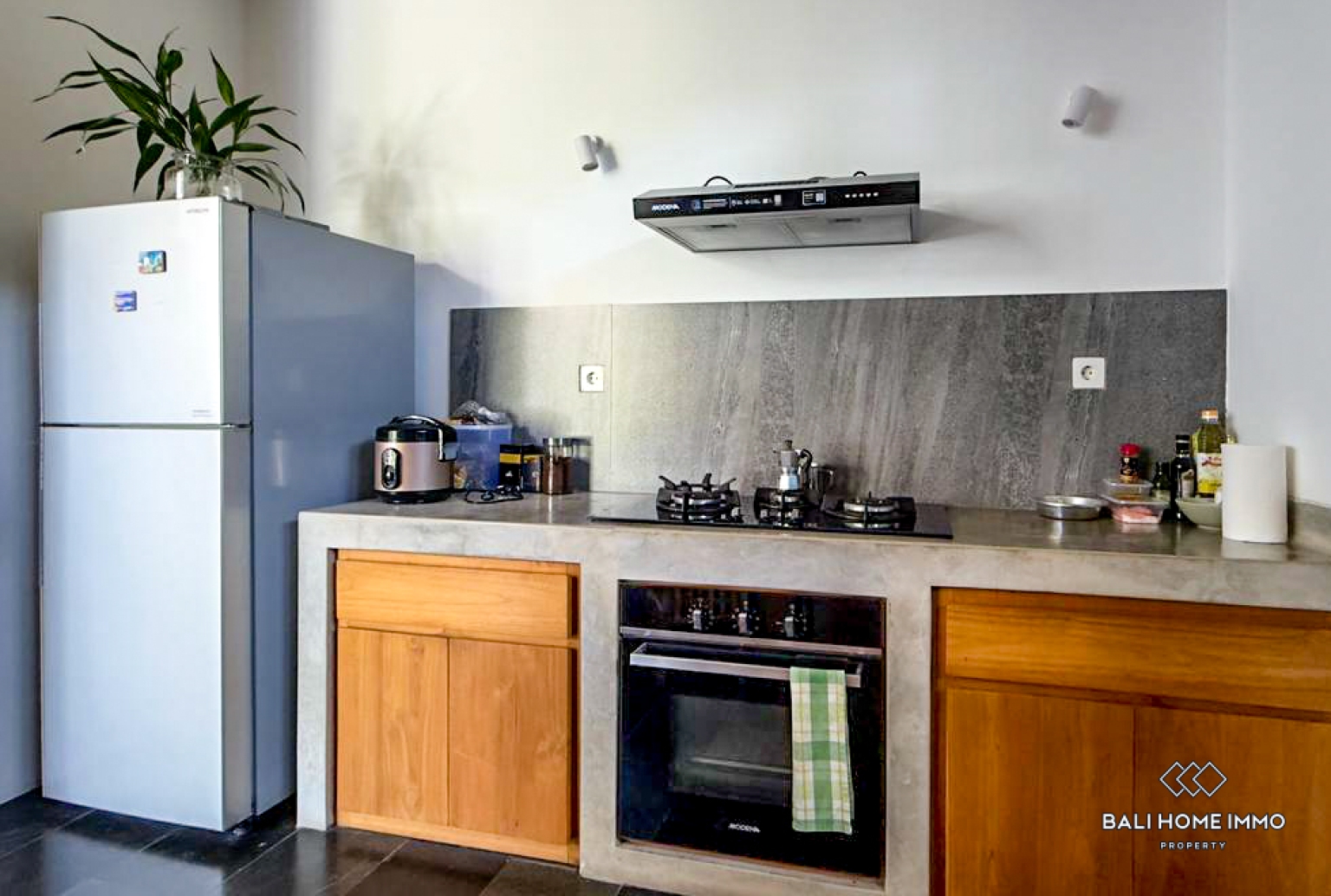 Beautiful 3 Bedrooms villa for Yearly rental in Bali Near Umalas and Berawa — image 8