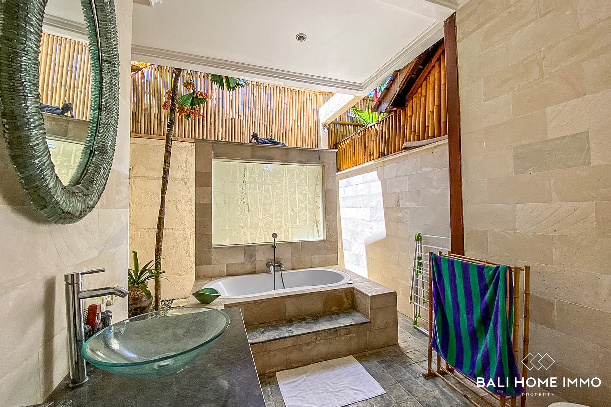 Beautiful 4 Bedroom villa for monthly rental in Bali Batu Belig — image 12