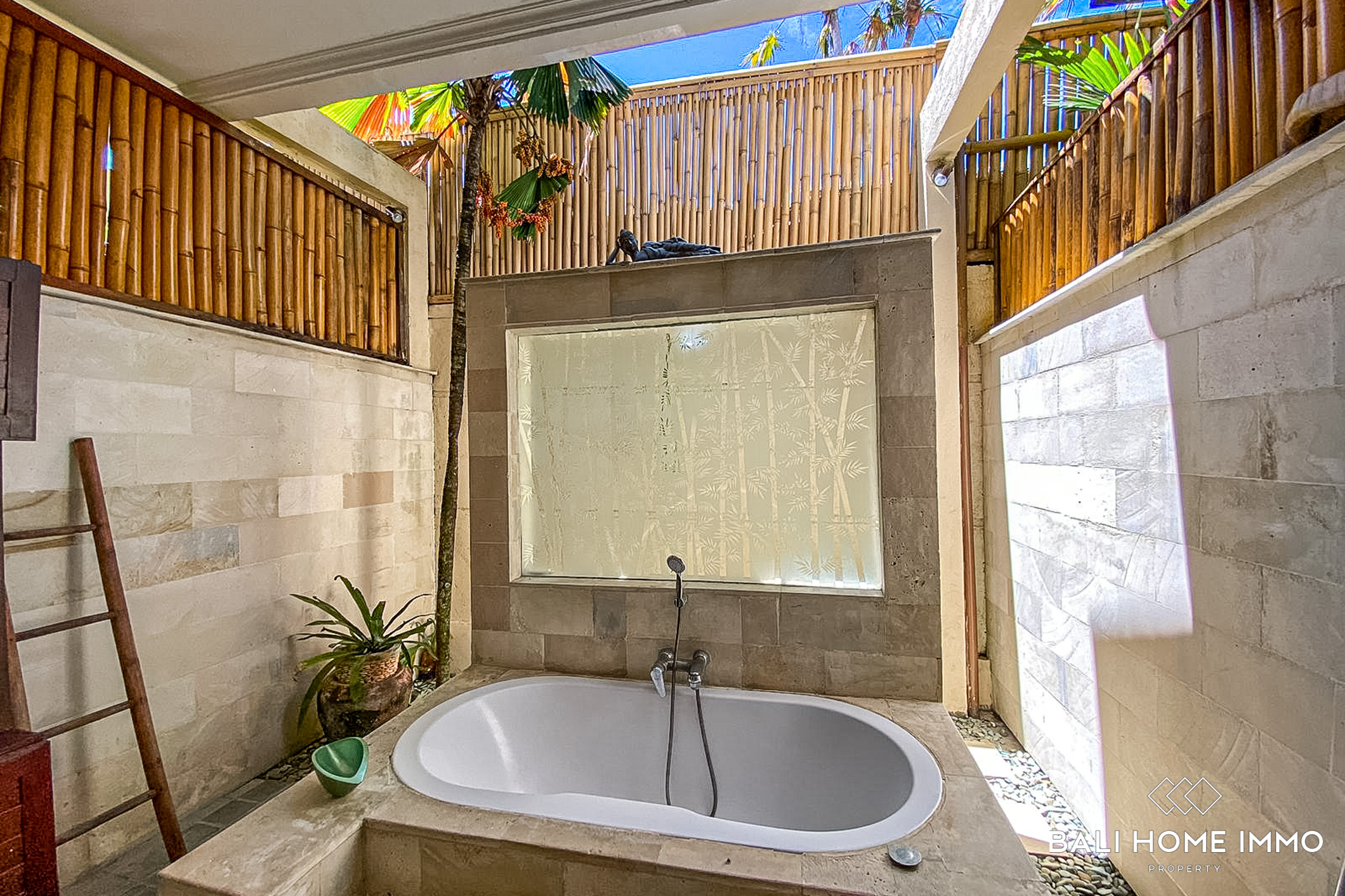 Beautiful 4 Bedroom villa for monthly rental in Bali Batu Belig — image 13