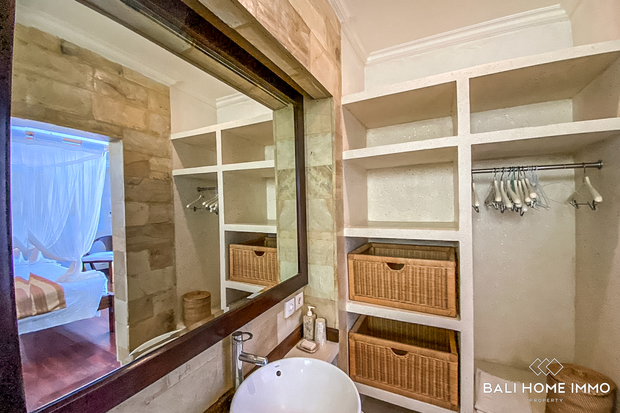 Beautiful 4 Bedroom villa for monthly rental in Bali Batu Belig — image 14