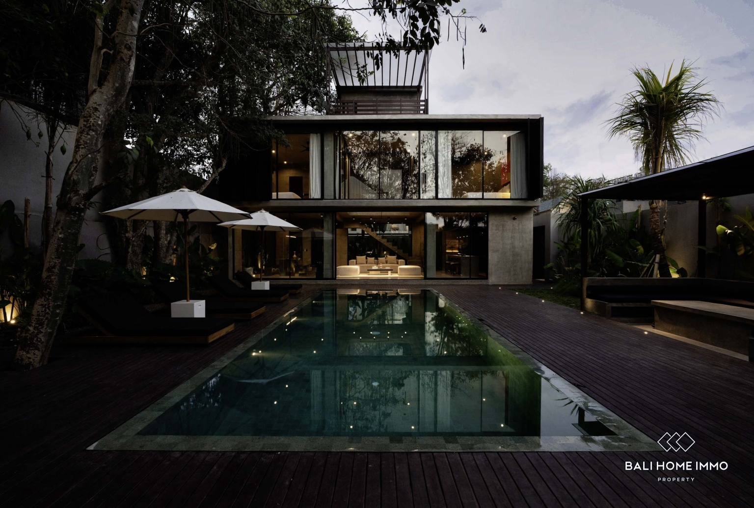BEAUTIFUL 5 BEDROOMS VILLA FOR YEARLY & MONTHLY RENTAL IN ULUWATU - NYANG NYANG