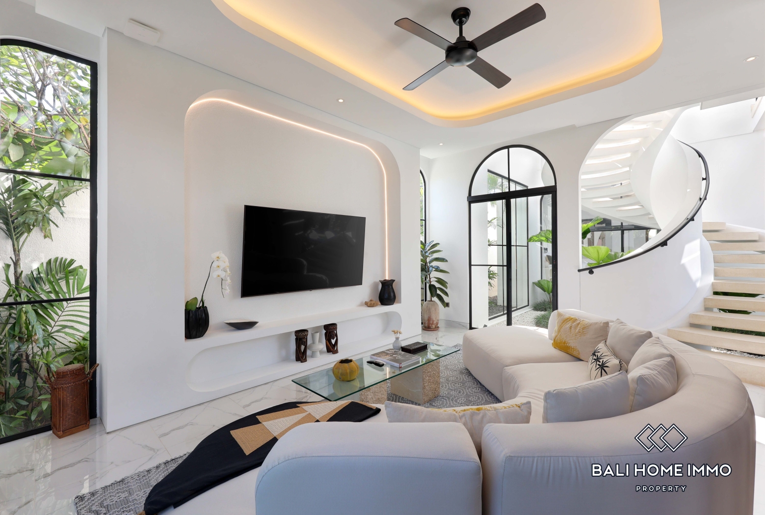 Brand New 3 Bedroom Modern Family Villa for Rent in Canggu Residential Side — image 1
