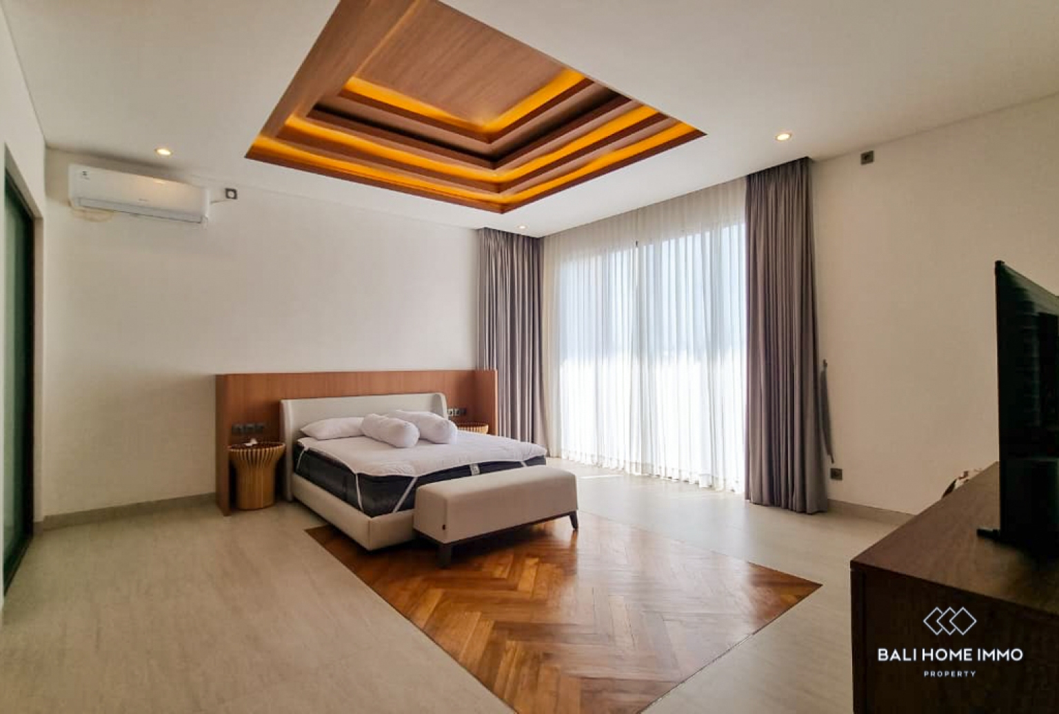 Brand New 3 Bedroom Villa for Yearly Rental in Bali Kerobokan — image 12