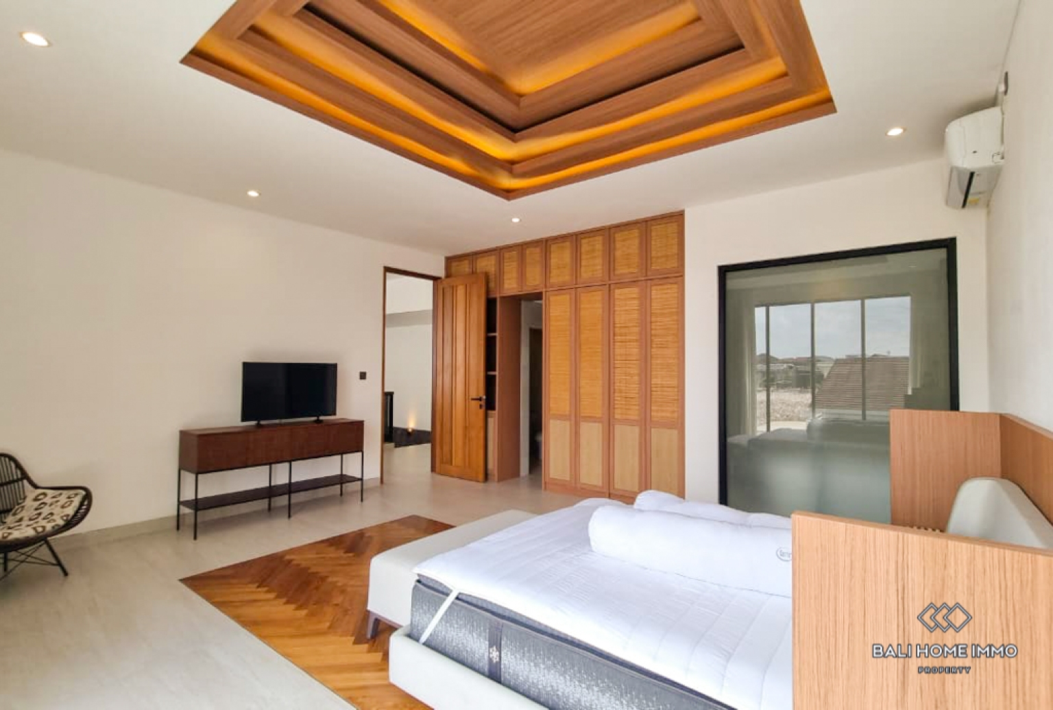 Brand New 3 Bedroom Villa for Yearly Rental in Bali Kerobokan — image 14