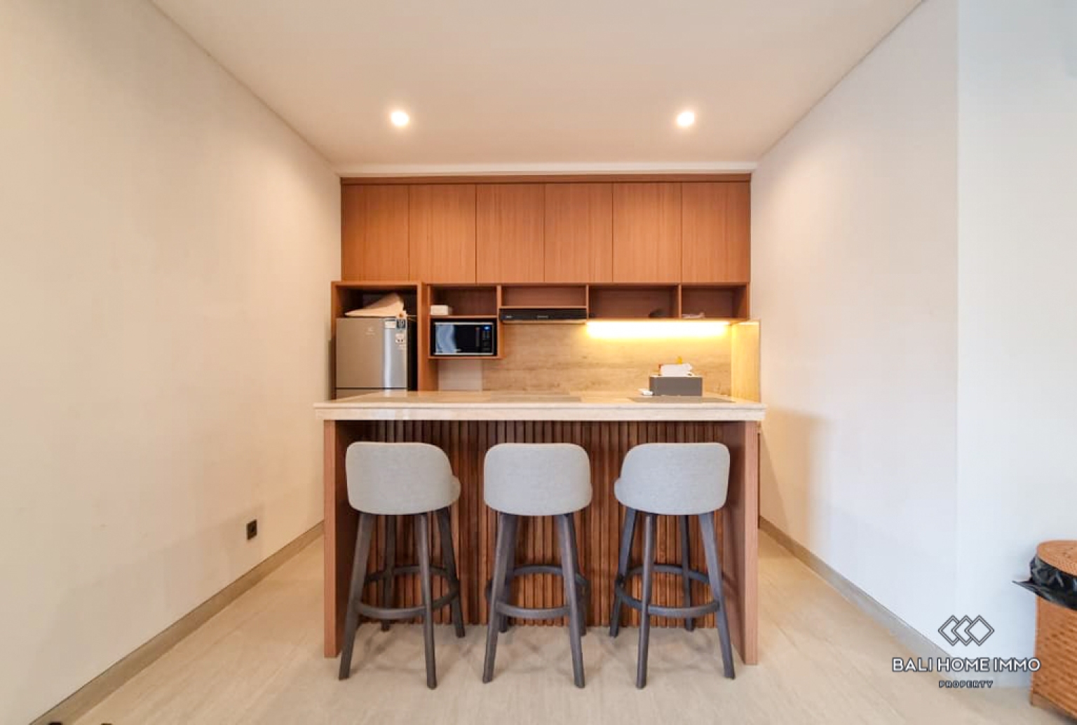 Brand New 3 Bedroom Villa for Yearly Rental in Bali Kerobokan — image 6