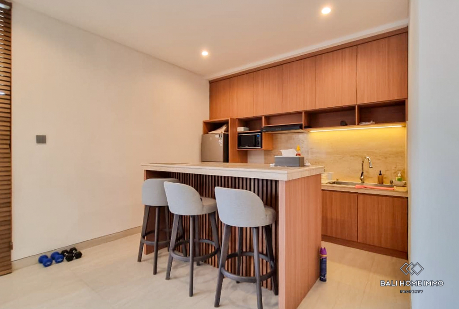 Brand New 3 Bedroom Villa for Yearly Rental in Bali Kerobokan — image 7