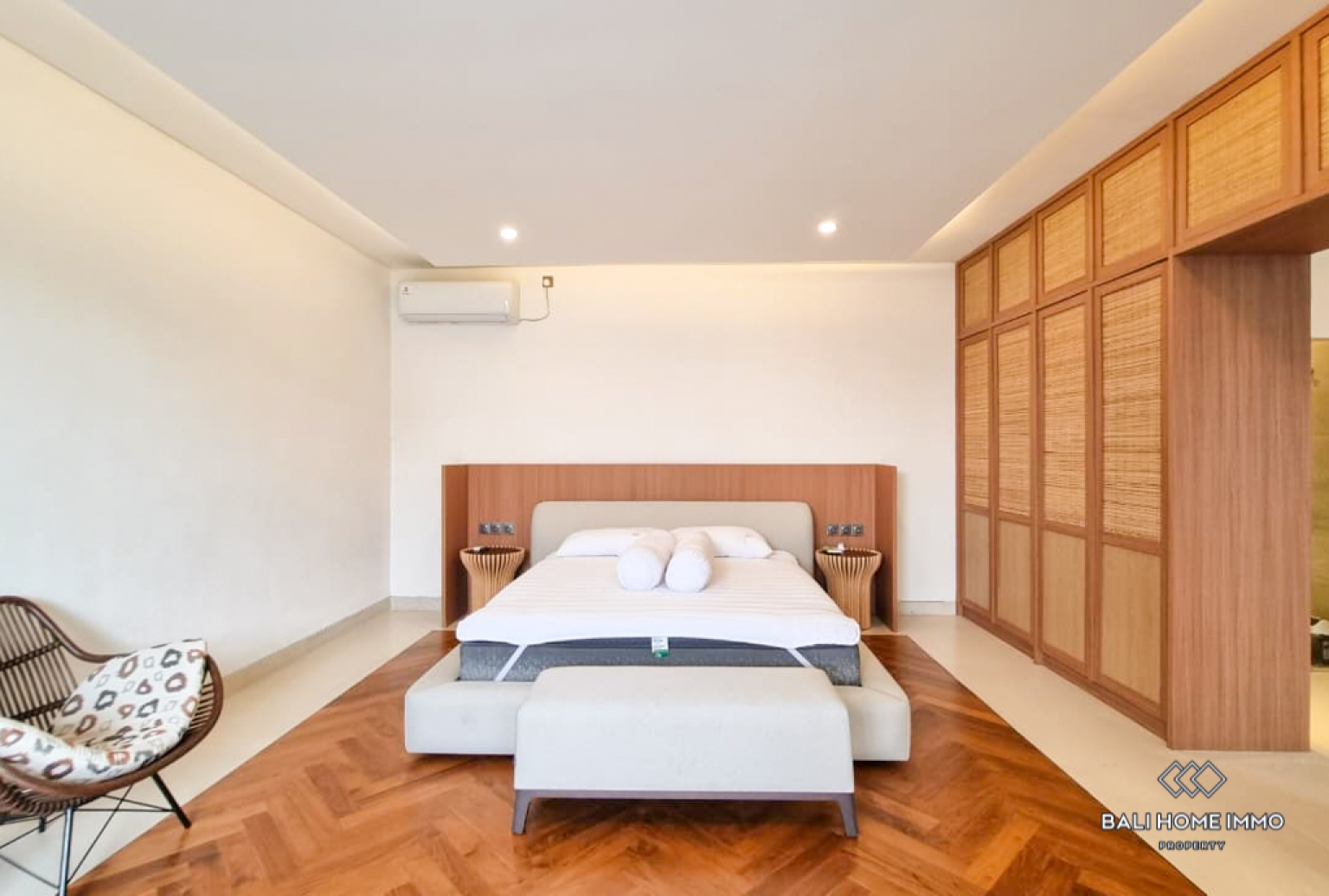 Brand New 3 Bedroom Villa for Yearly Rental in Bali Kerobokan — image 19