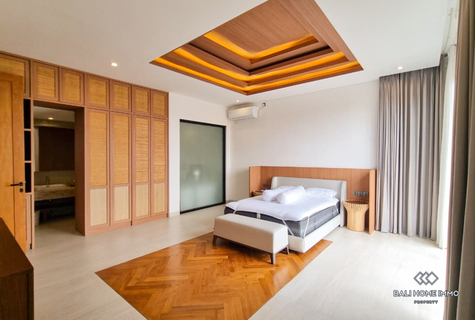 Brand New 3 Bedroom Villa for Yearly Rental in Bali Kerobokan — image 11
