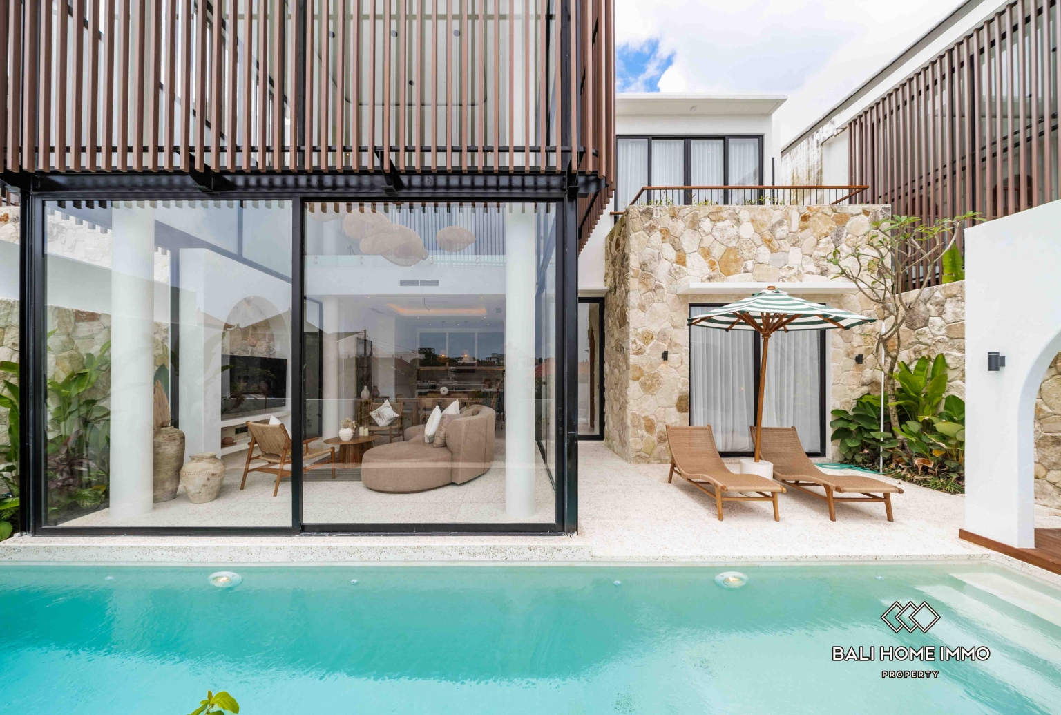 Brand new 3 Bedroom Villa with ricefield view for rent in Berawa