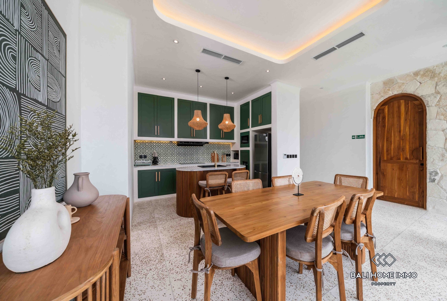 Brand new 3 Bedroom Villa with ricefield view for rent in Berawa — image 8