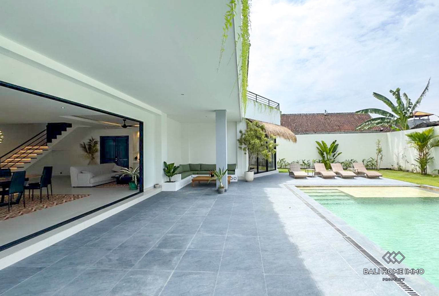 Brand new 3 Bedrooms villa for rentals in Bali Seminyak residential side — image 1