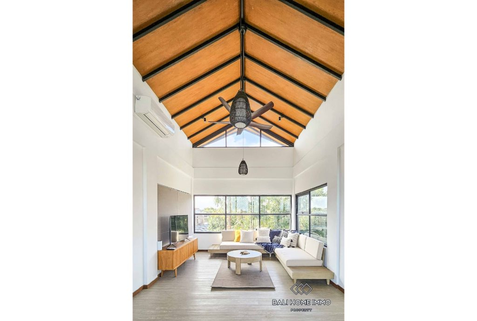 Brand New 4 Bedroom Modern Villa for Rent in Canggu Berawa — image 7