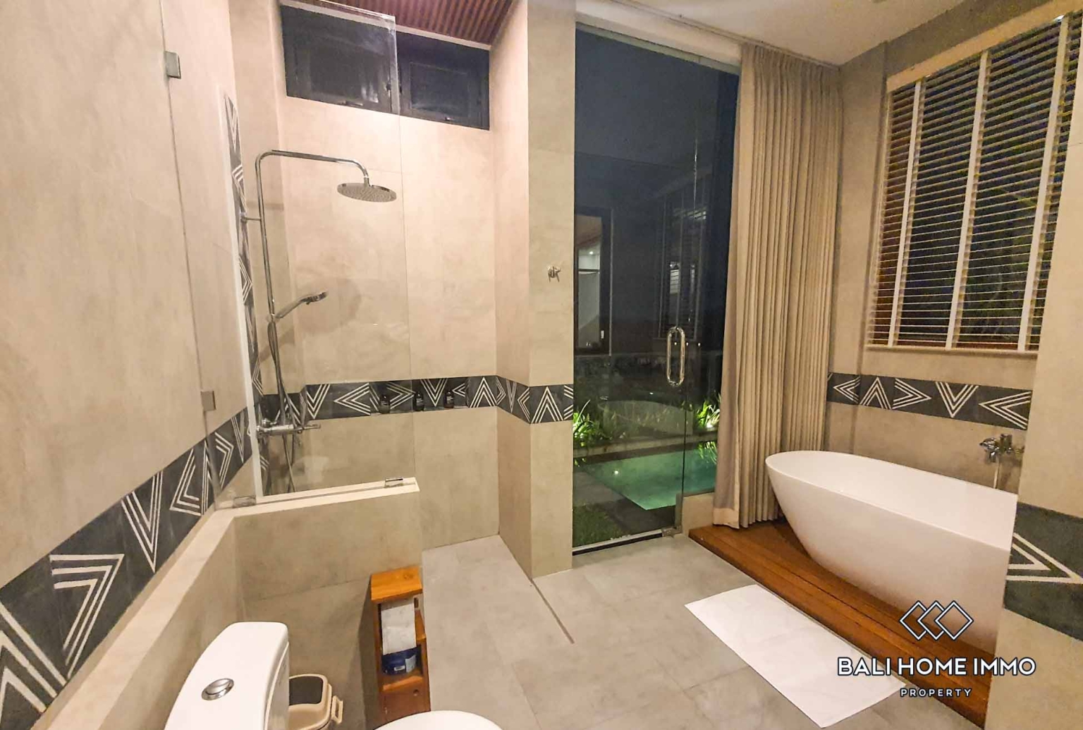 Brand New 4 Bedroom Modern Villa for Rent in Canggu Berawa — image 14