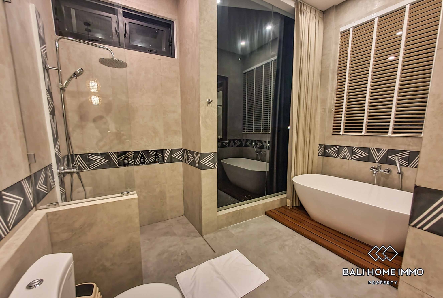 Brand New 4 Bedroom Modern Villa for Rent in Canggu Berawa — image 16