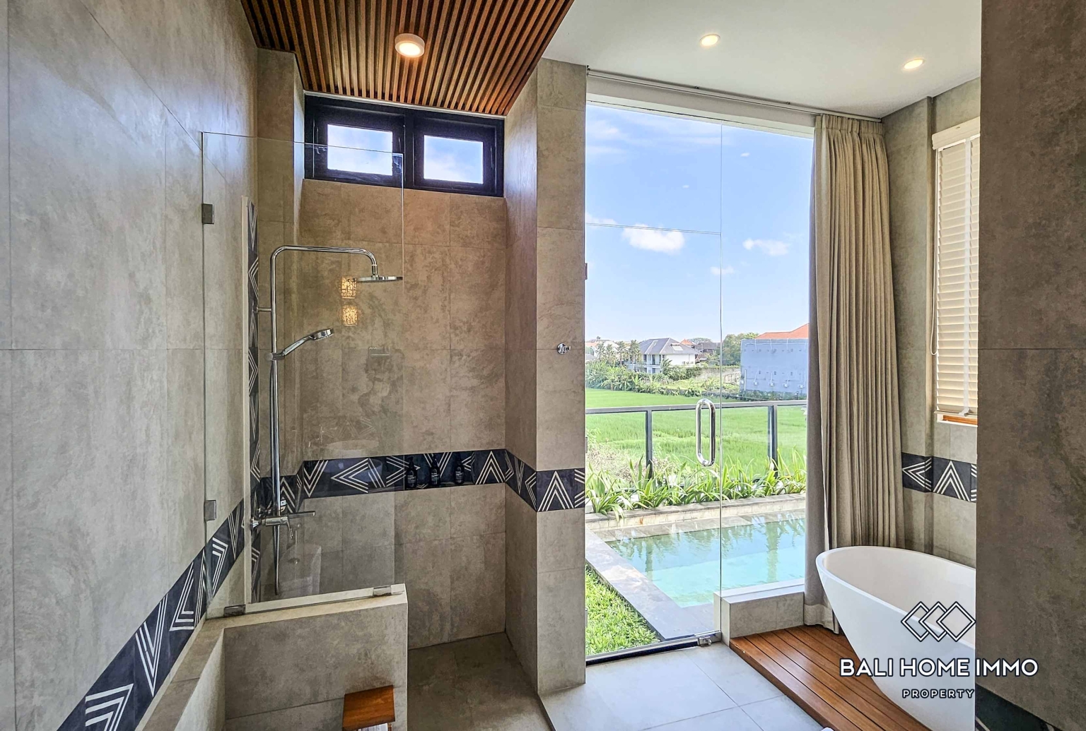 Brand New 4 Bedroom Modern Villa for Rent in Canggu Berawa — image 17