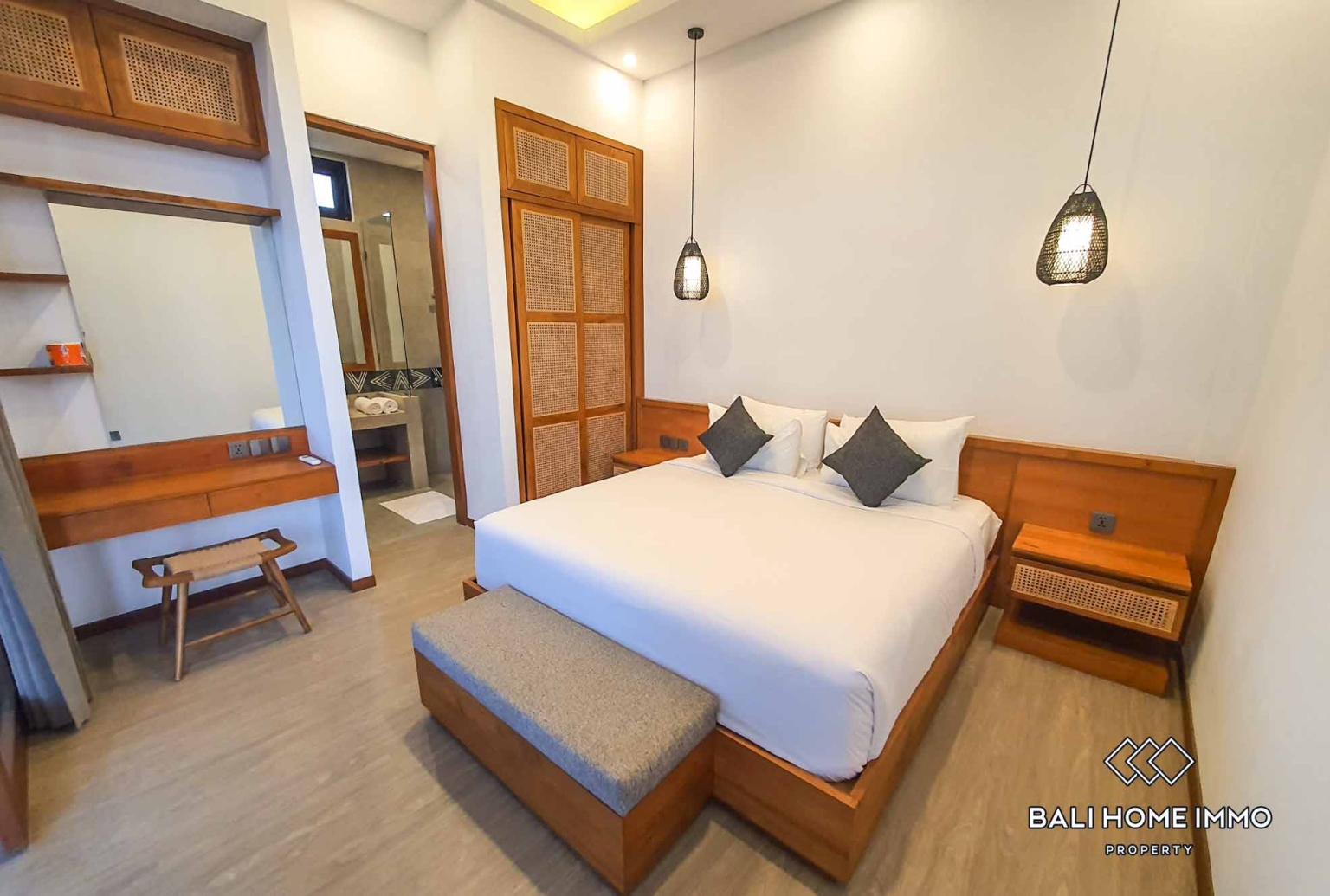Brand New 4 Bedroom Modern Villa for Rent in Canggu Berawa — image 12