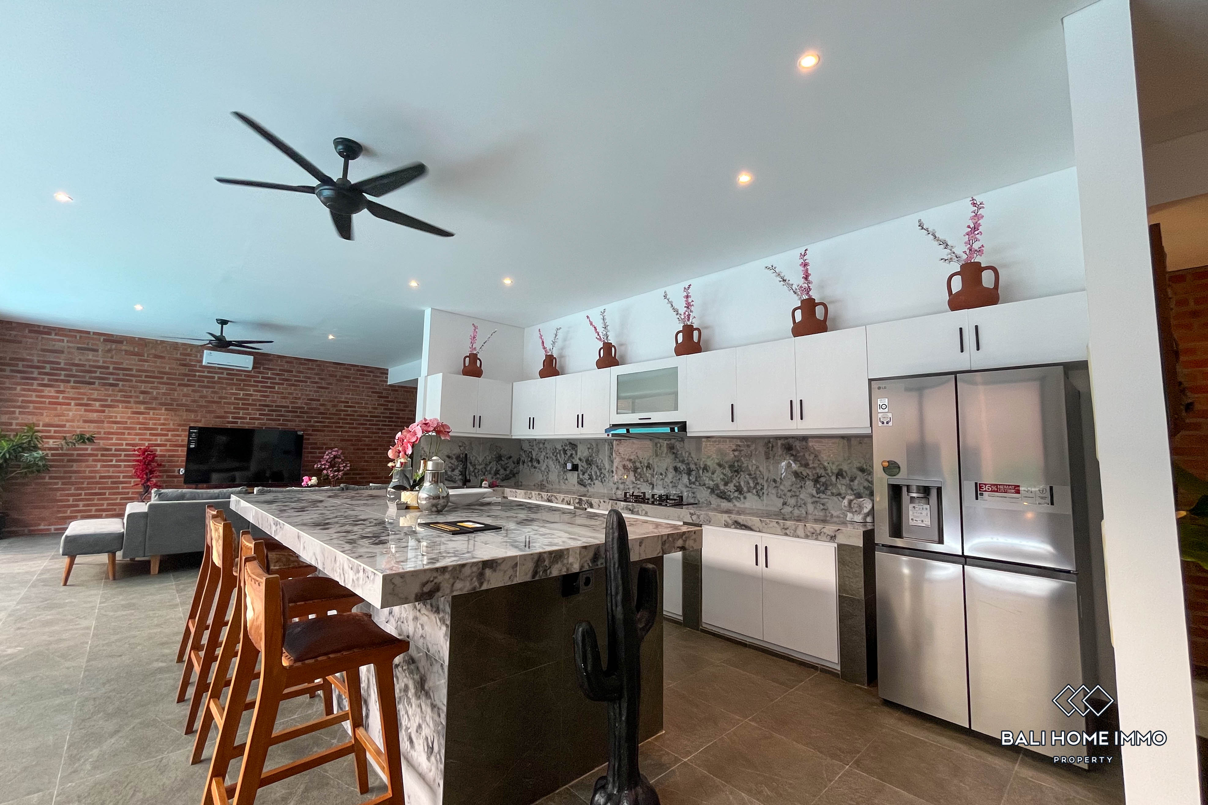 Brand New 4 Bedroom Villa for Rent in Kerobokan — image 9