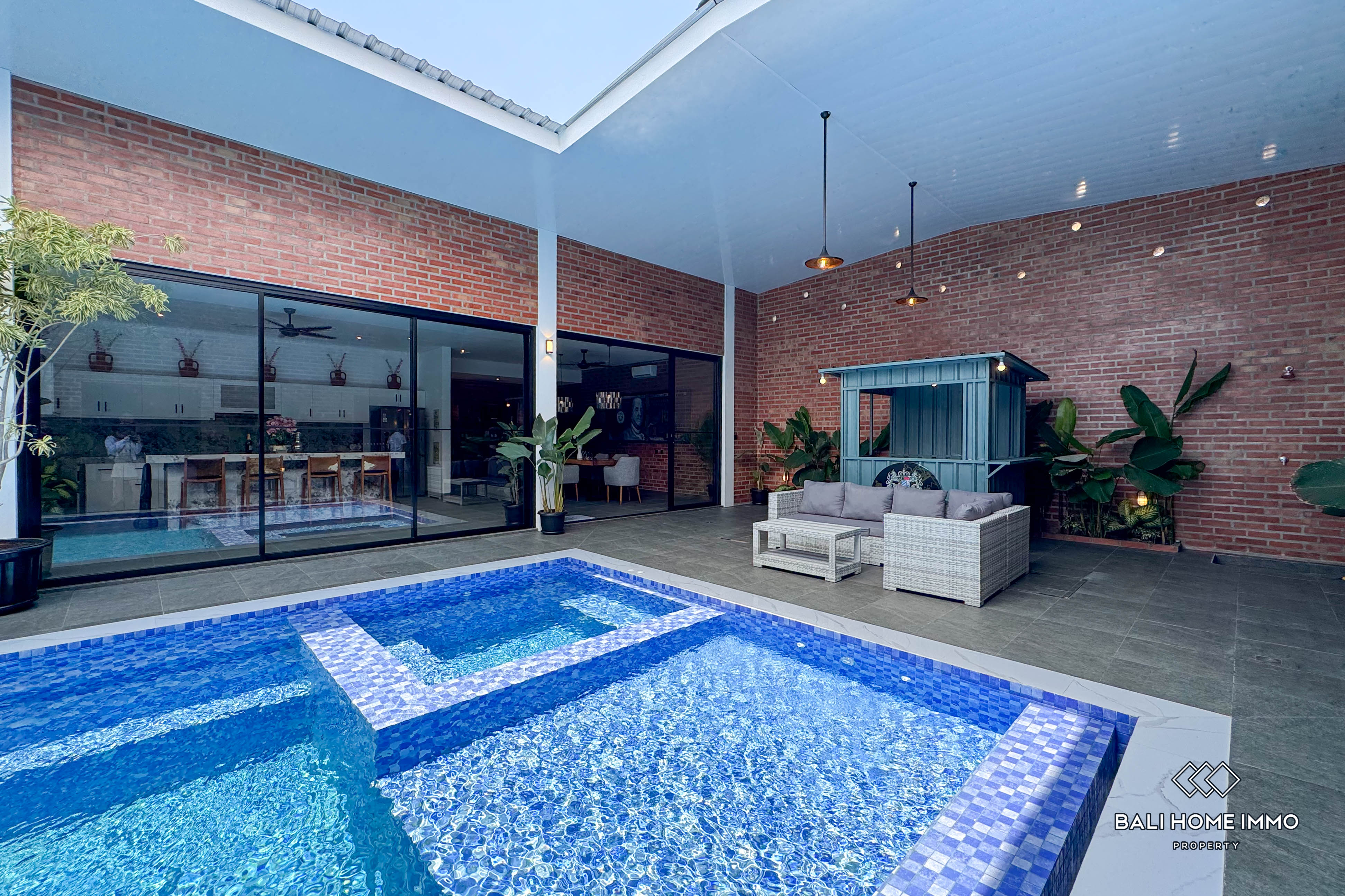 Brand New 4 Bedroom Villa for Rent in Kerobokan — image 1