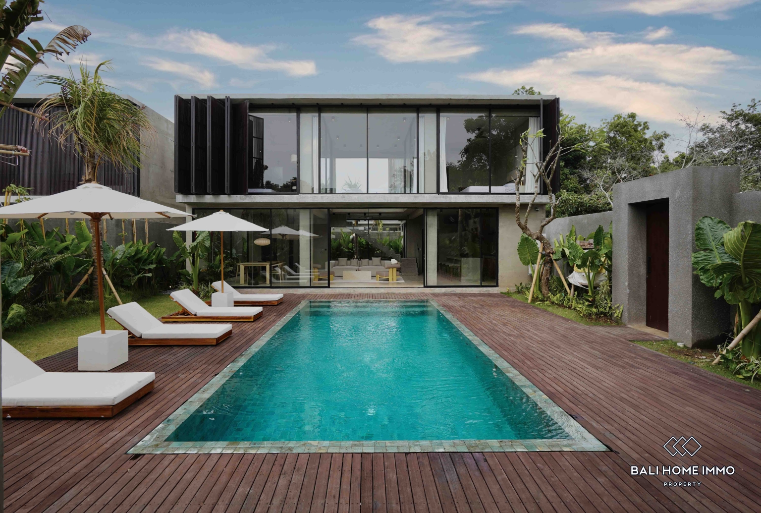 BRAND NEW 4 BEDROOMS VILLA FOR MONTHLY & YEARLY RENTAL IN BALI - ULUWATU