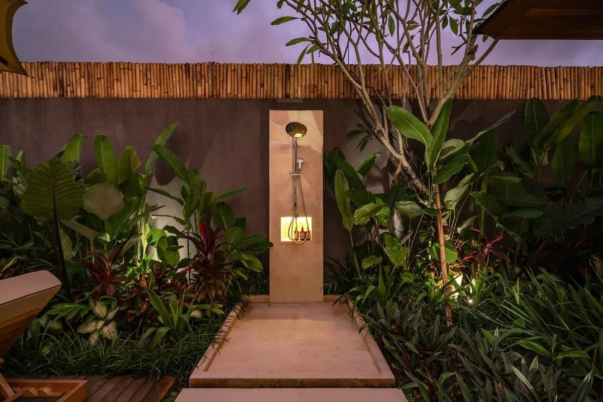 6 BR Tropical Garden Courtyard Retreat Ubud — 6BR Villa Rental in Ubud — image 16