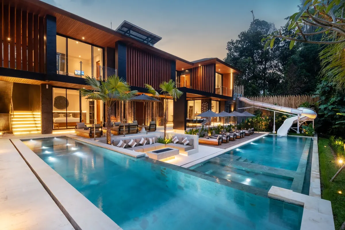 6 BR Tropical-Modern Glass Villa Ubud — 6BR Villa Rental in Ubud