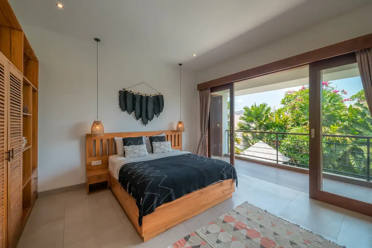 4 BR White Pool House Canggu — 4BR House Rental in Pererenan — image 11