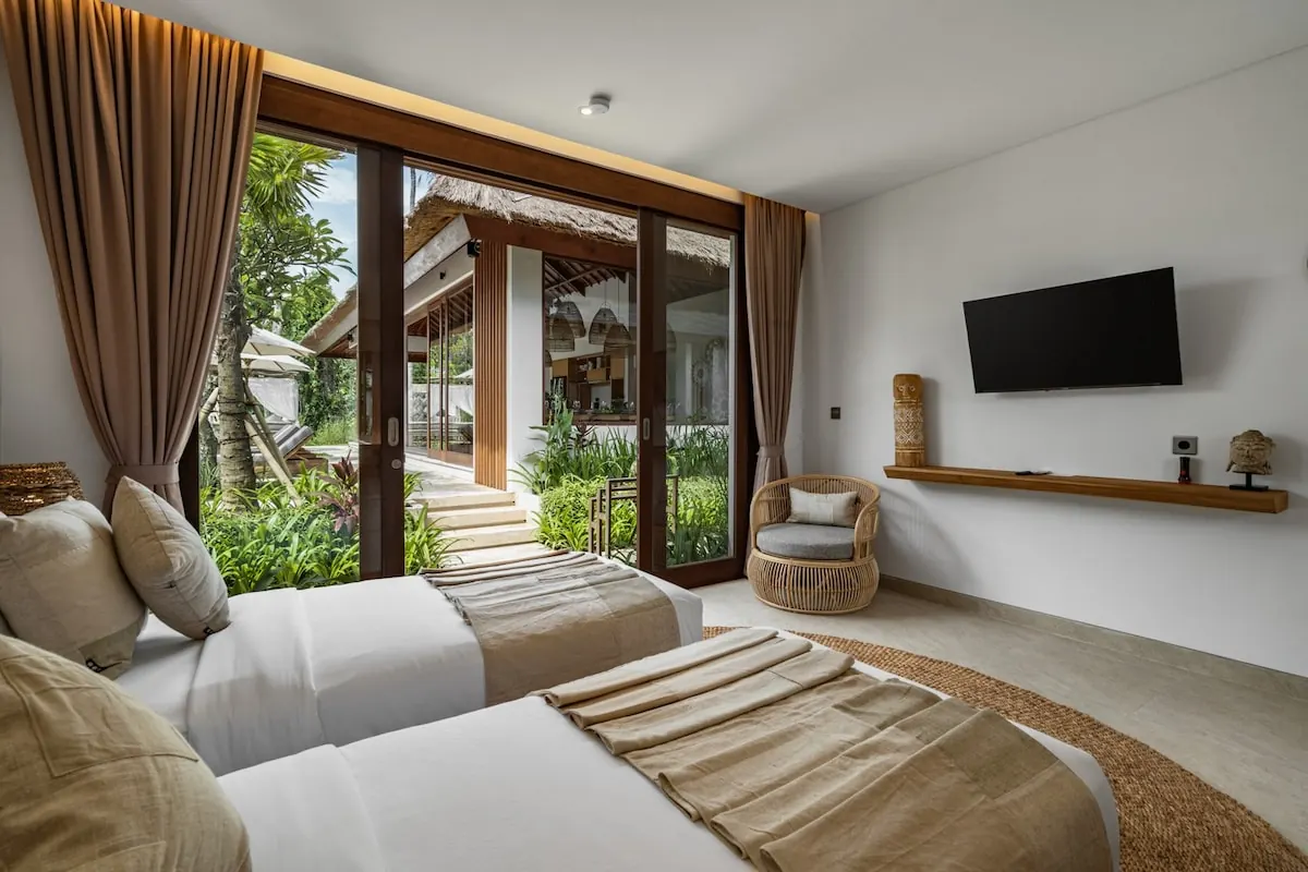 6 BR Thatched Tropical Garden Villa Ubud — 6BR Villa Rental in Ubud — image 17