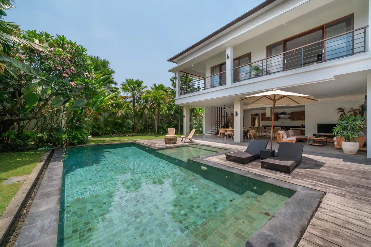 4 BR White Pool House Canggu — 4BR House Rental in Pererenan — image 7