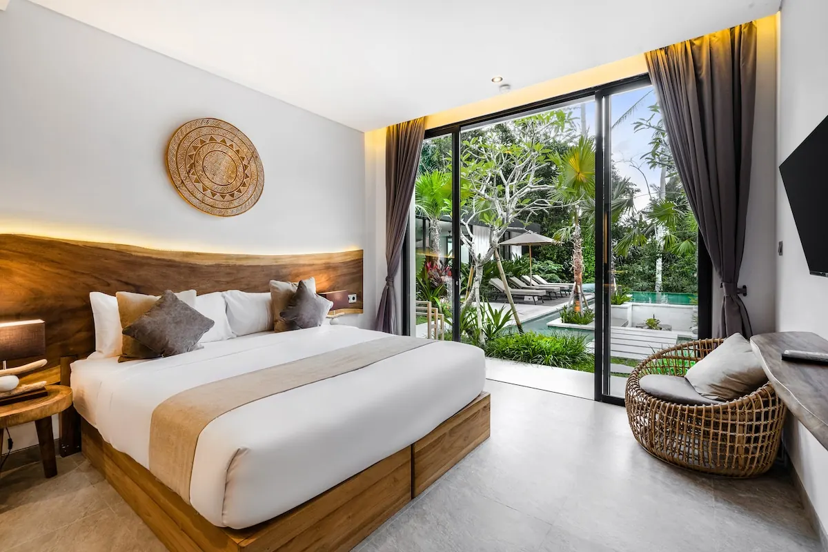 8 BR Tropical-Modern Courtyard Estate Ubud — 8BR Estate Rental in Ubud — image 7