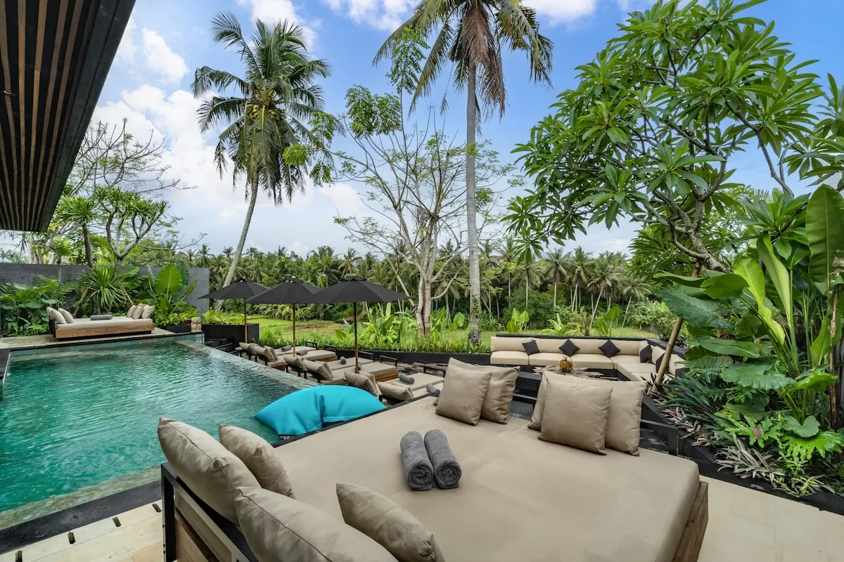 5 BR Designer Tropical-Modern Retreat Ubud — 5BR Villa Rental in Ubud — image 15
