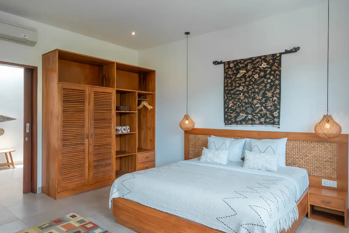 4 BR White Pool House Canggu — 4BR House Rental in Pererenan — image 2