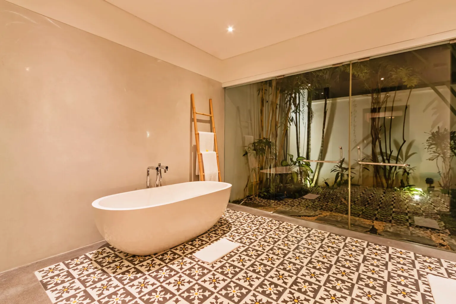 6 BR Architect-Designed Tropical Garden Villa Canggu — 6BR Villa Rental in Canggu — image 18
