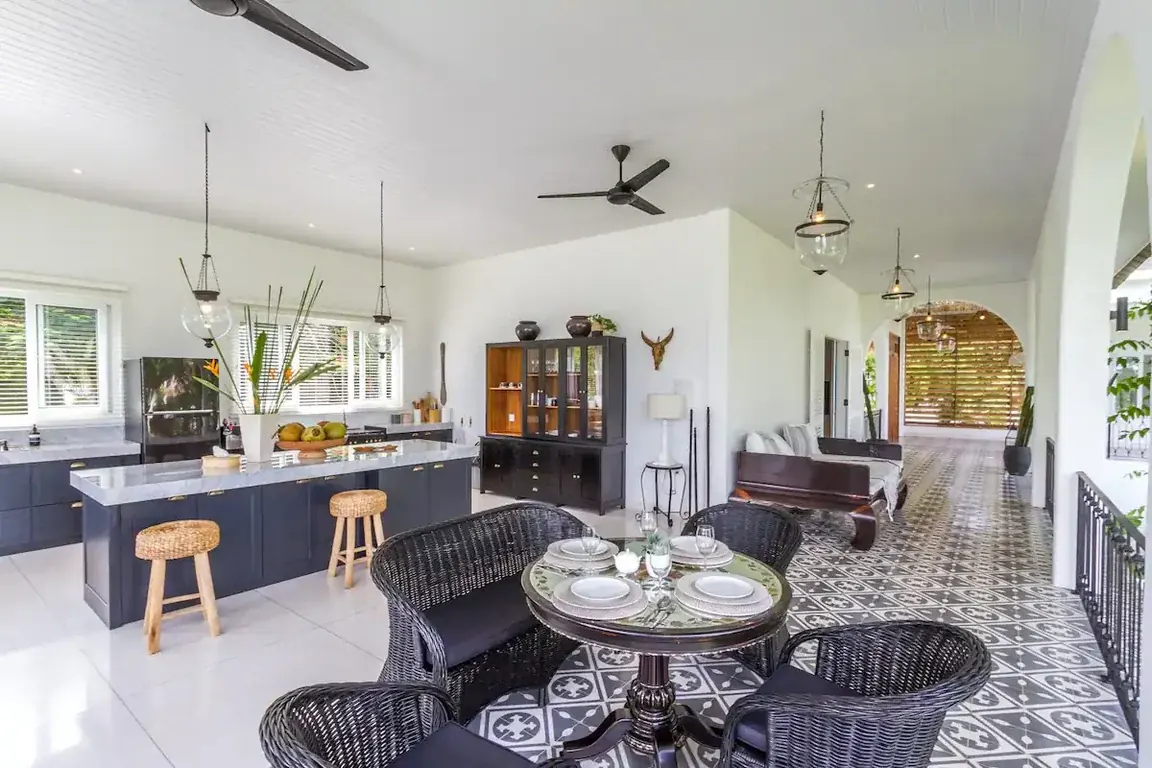 5 BR Ocean-View Infinity-Pool Villa Uluwatu — 5BR Villa Rental in Uluwatu — image 6