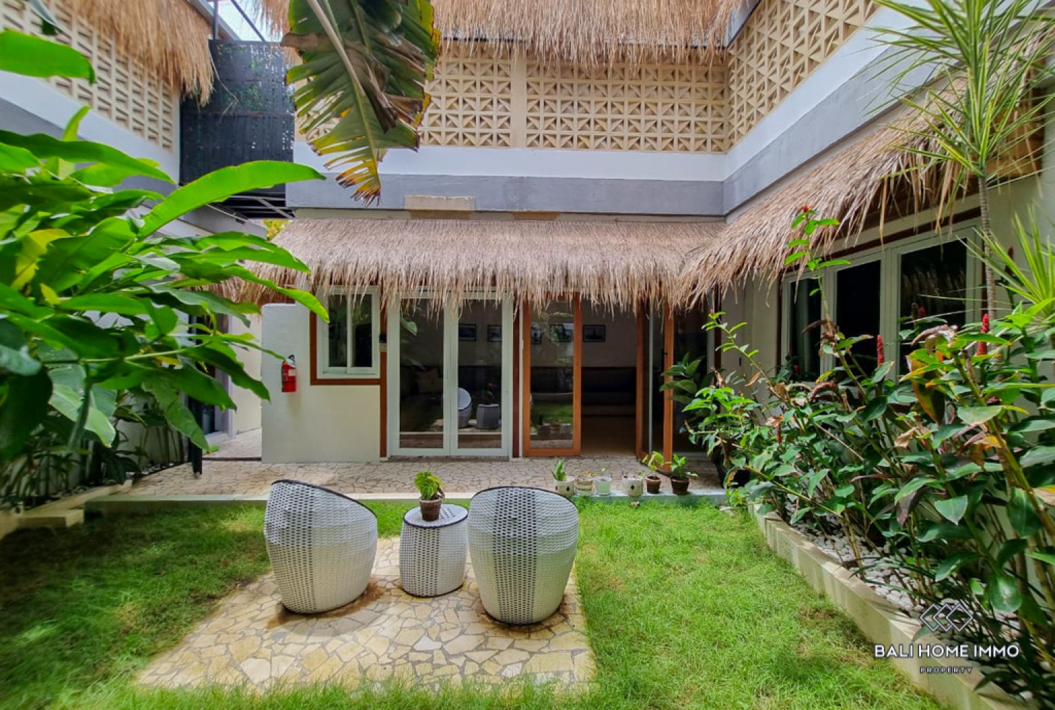 Charming 2 Bedroom Villa for Monthly Rental in Bali Seminyak Oberoi — image 18