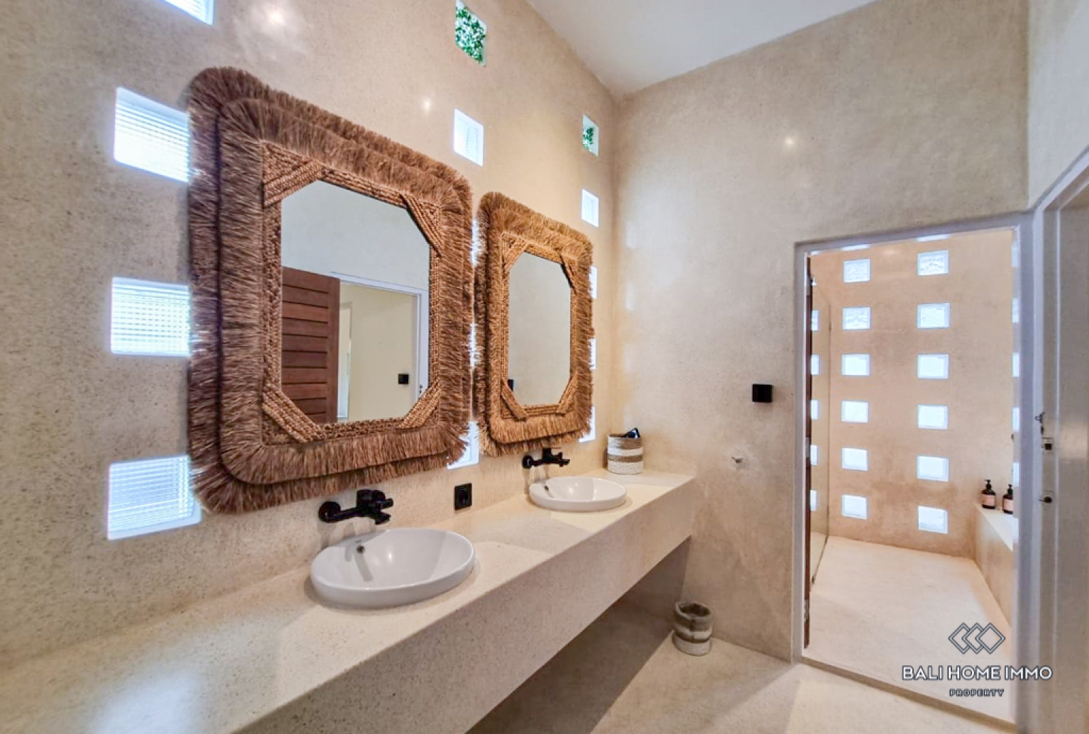 Charming 2 Bedroom Villa for Monthly Rental in Bali Seminyak Oberoi — image 14
