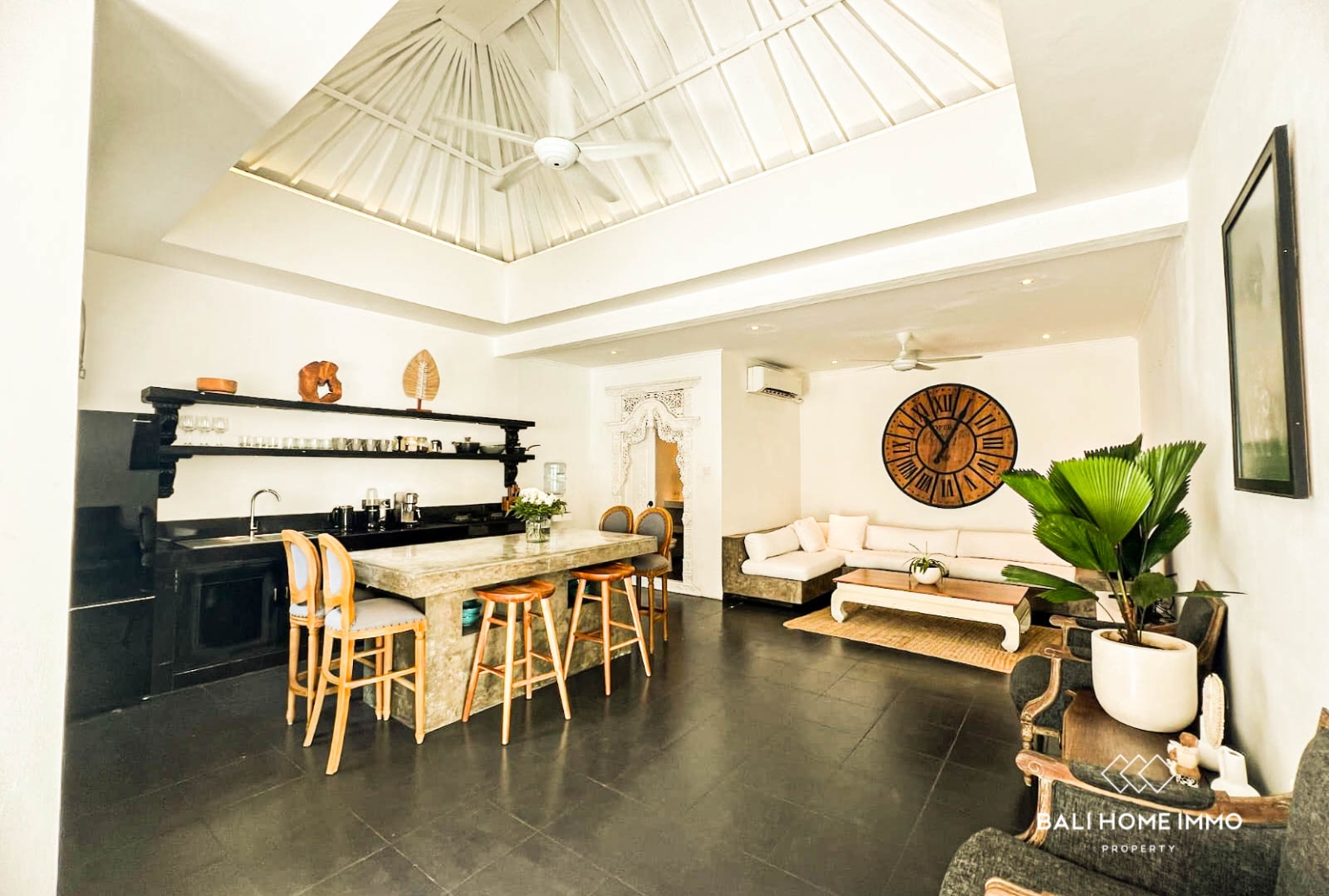 Charming 2 Bedroom Villa For Rent in Berawa — image 2