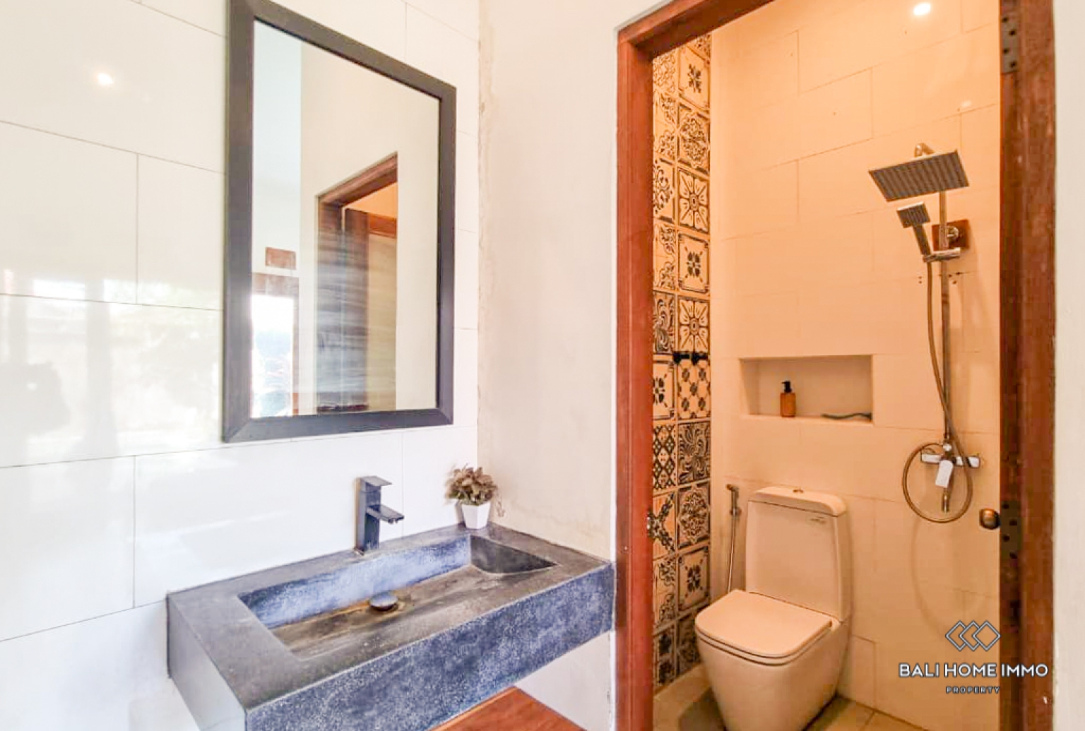 Charming 3 Bedroom Villa for Yearly Rental in Bali Kerobokan — image 13