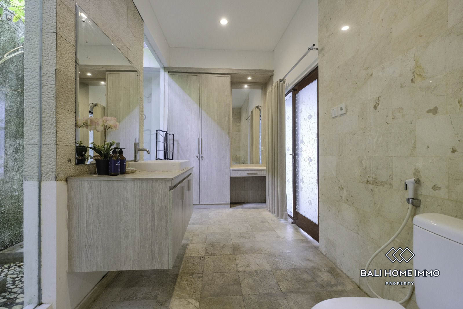 Charming 5 Bedroom Family Villa for Rent in Jimbaran — image 15