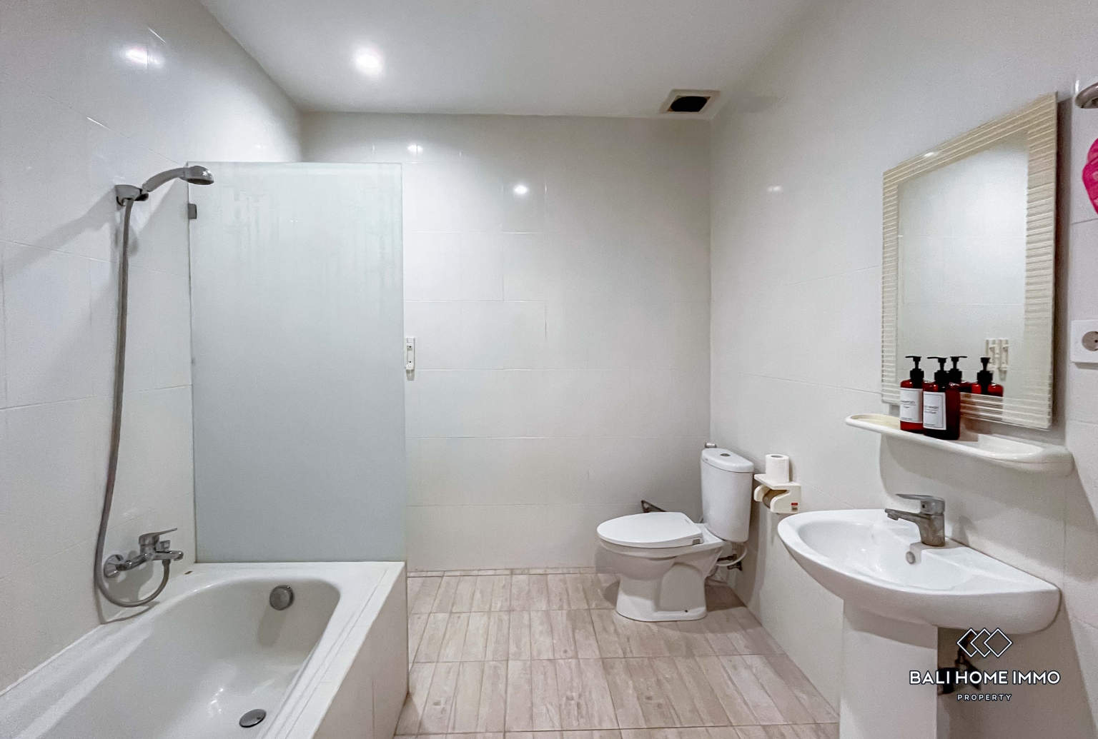 COZY 2 BEDROOMS VILLA FOR YEARLY RENTAL IN BALI JIMBARAN — image 16