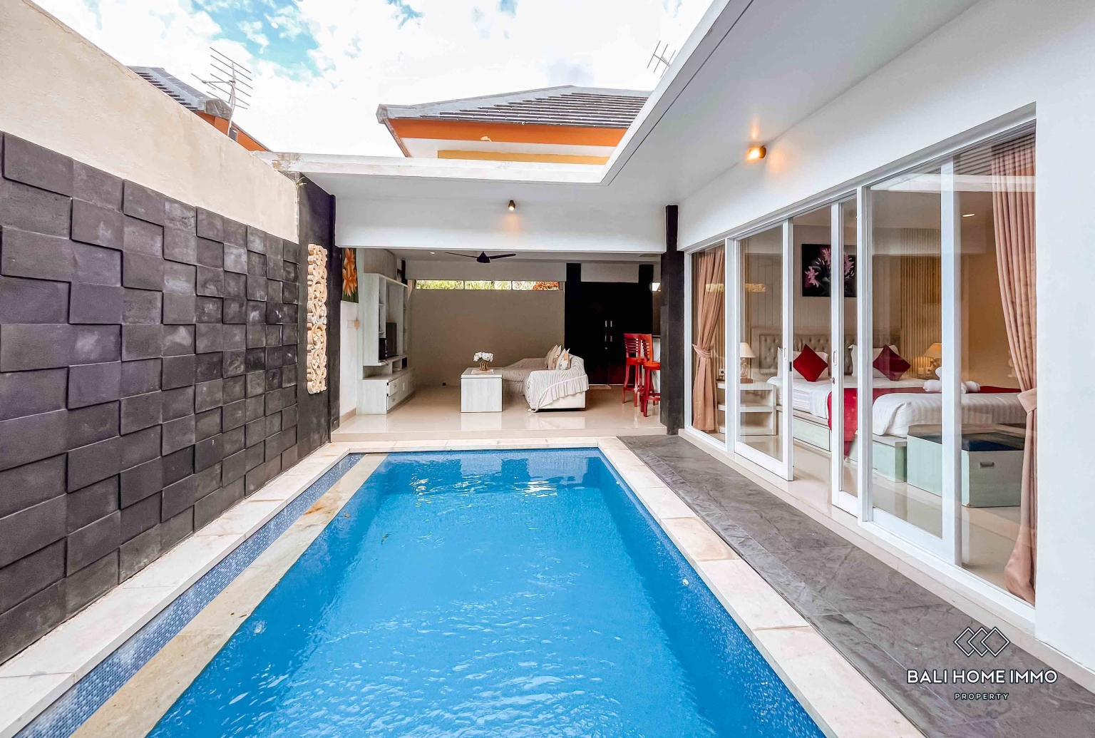 COZY 2 BEDROOMS VILLA FOR YEARLY RENTAL IN BALI JIMBARAN — image 1