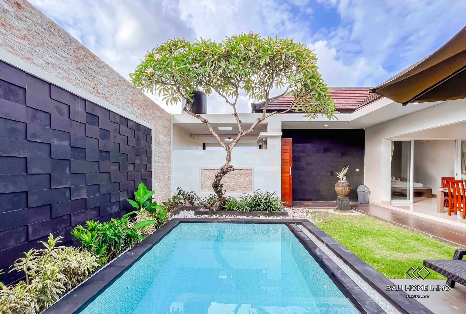 COZY 3 BEDROOMS VILLA FOR YEARLY RENTAL IN BALI - JIMBARAN — image 2