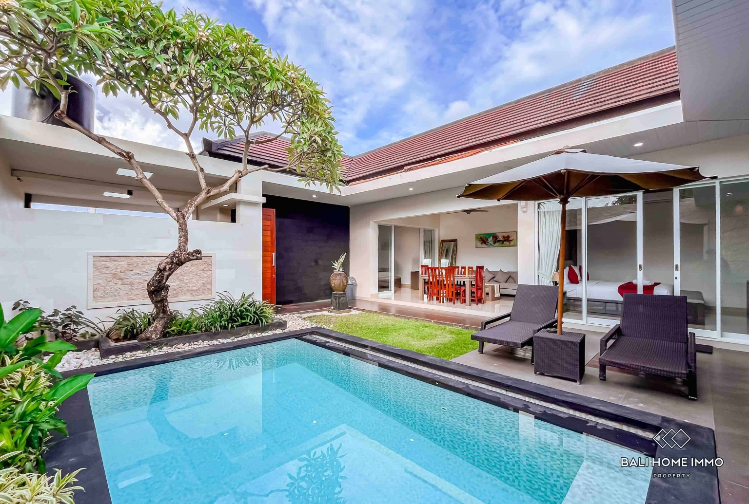 COZY 3 BEDROOMS VILLA FOR YEARLY RENTAL IN BALI - JIMBARAN — image 1