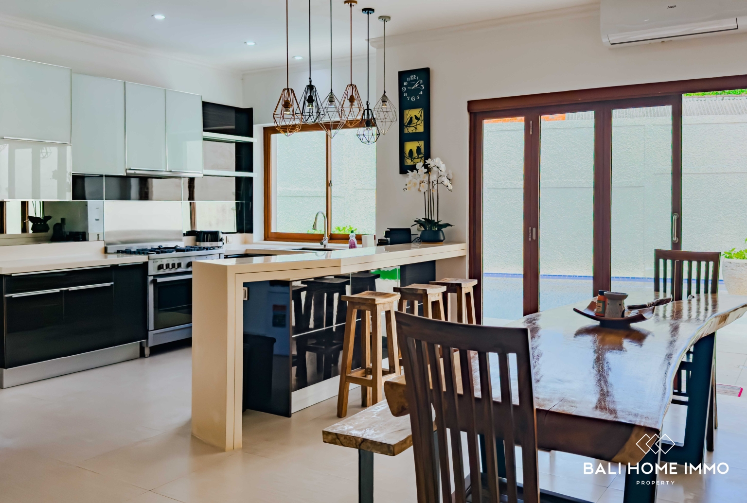 COZY 4 BEDROOMS VILLA FOR YEARLY RENTAL IN BALI - PECATU — image 8
